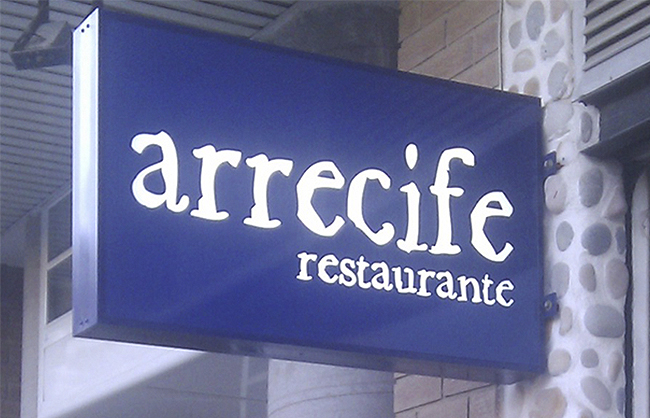 Banderola para el restaurante Arrecife situado en Valencia.